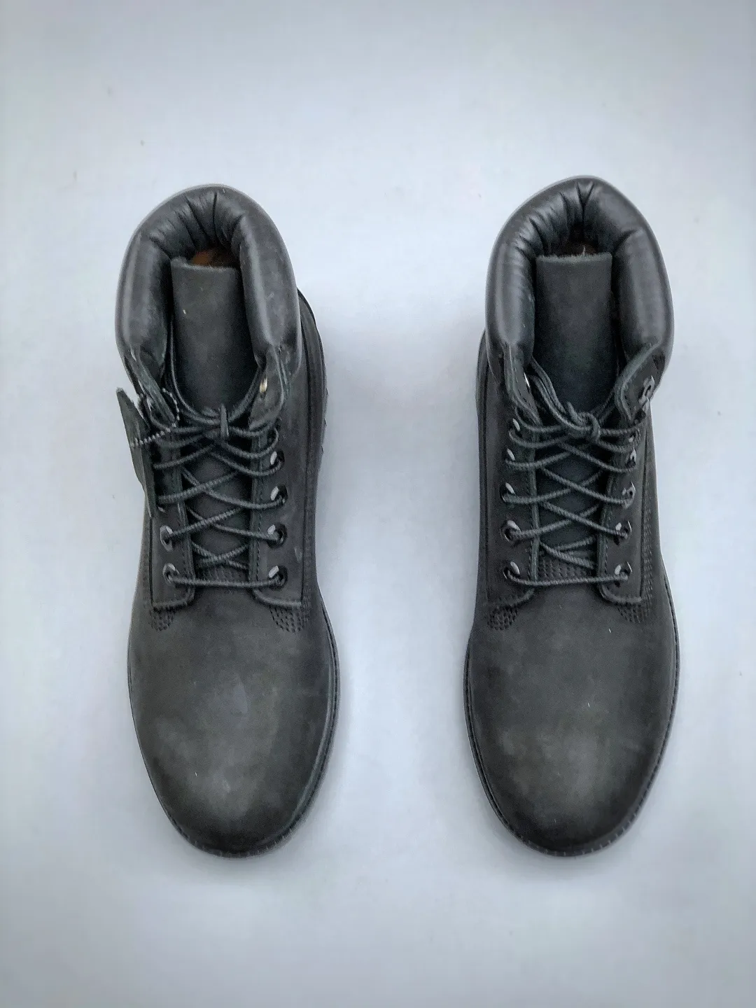 Local pick-up💰700 Support store release, seasonally available, new goods🚀Original factory in Guangdong Top chip version#Upgrade original 2025 version packaging box and accessories#Original last paper version data development version#Original Baoyuan injection machine#Four-line computer sewing lines are in parallel#Using the same imported top layer frosted leather with anti-waterproof function (full The interior is matched with genuine leather material!!)#Original consistent full nubuck leather collar#Anti-fatigue shock-absorbing honeycomb PU insole#Lightweight anti-slip rubber foam combination bottom❗️The world's leading outdoor brand·Timberland/Timberland 6 Inch Leather Boots Timberland's classic outdoor 6-inch large yellow boots "OG Wheat Yellow Black" TB010061 713 Size: Female 35.5 36 37 37.5 38 38.5 39 Male 39.5 40 41 41.5 42 43 44 45 (leather shoe size: one size larger than sports shoes!) Original hardware molded shoelace buckle, top-notch craftsmanship newly upgraded, Zhongshan original factory OEM, original imported waterproof leather, injection molded outsole, horizontal folding dynamic water-repellent, original consistent full frosted leather collar, full cow lining, brand new original packaging shoe box, exclusive supply in the market